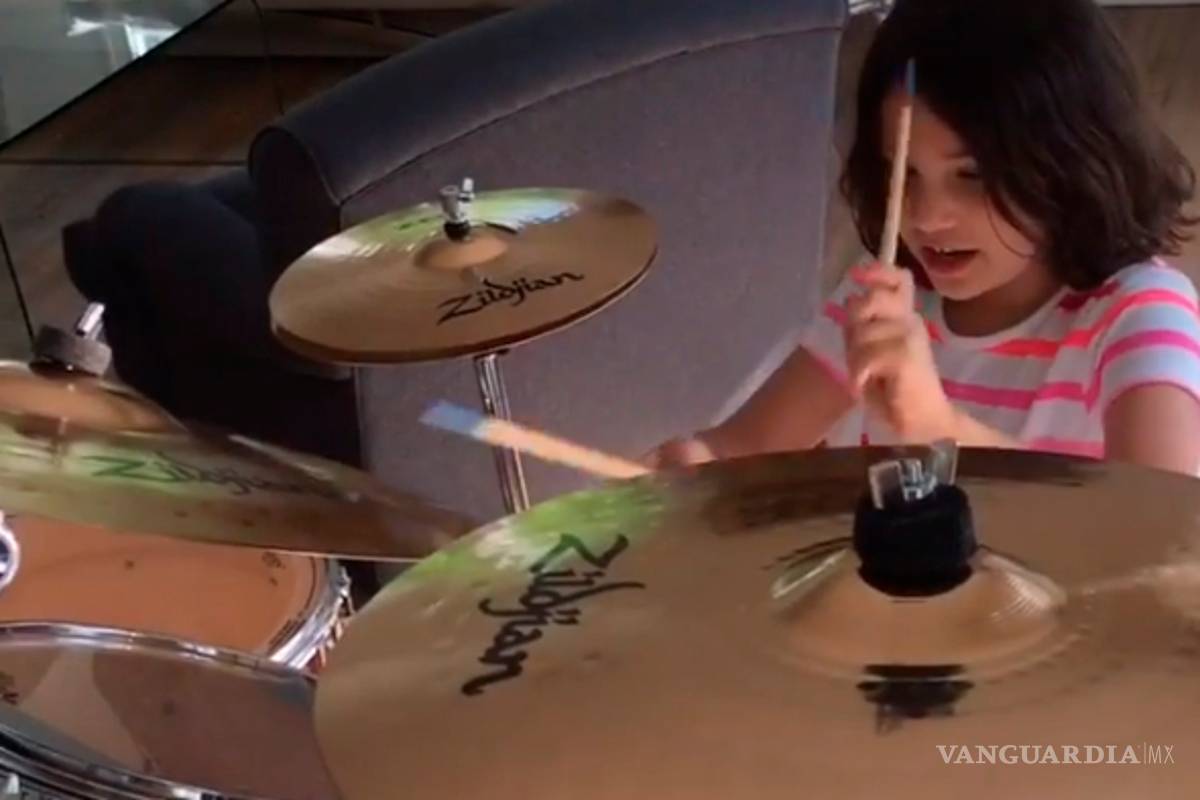 Thalía presume el talento musical de sus hijos