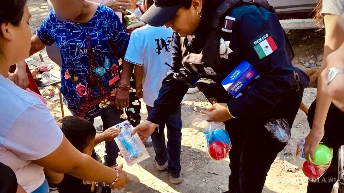 Uniformados de Guadalupe, NL llevan alegría a niños de escasos recursos