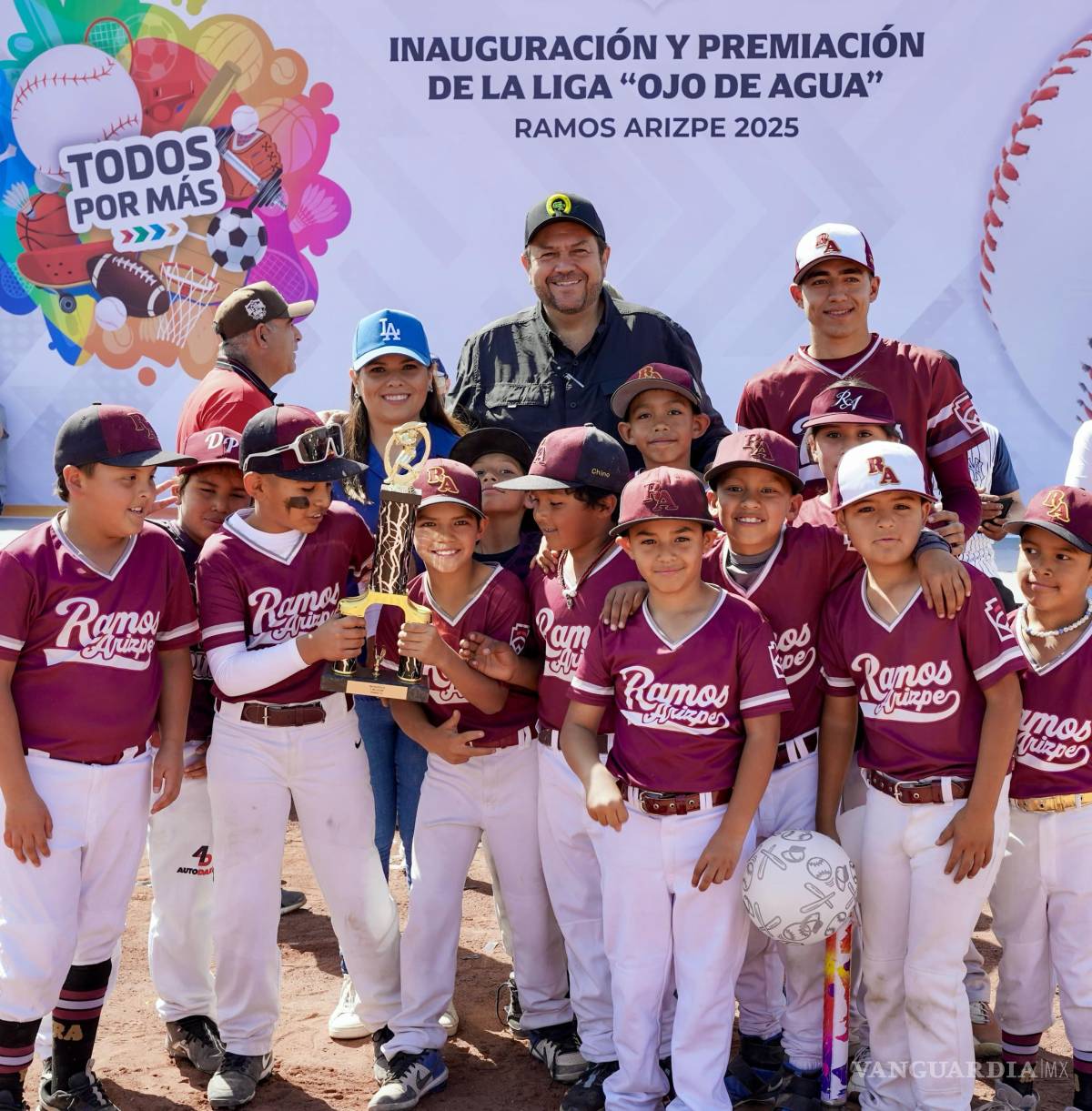 $!La premiación de la temporada 2024 destacó a los campeones del torneo, reconociendo el esfuerzo y la dedicación de los jugadores que hicieron de la liga un evento de calidad.