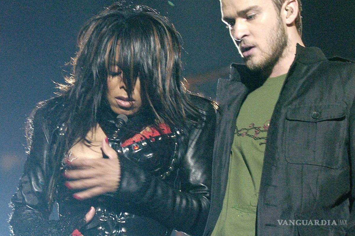 $!Uno de los momentos más controvertidos lo protagonizaron Janet Jackson y Justin Timberlake, con el conocido “Nipplegate”, en 2004. EFE/EPA/Rhona Wise