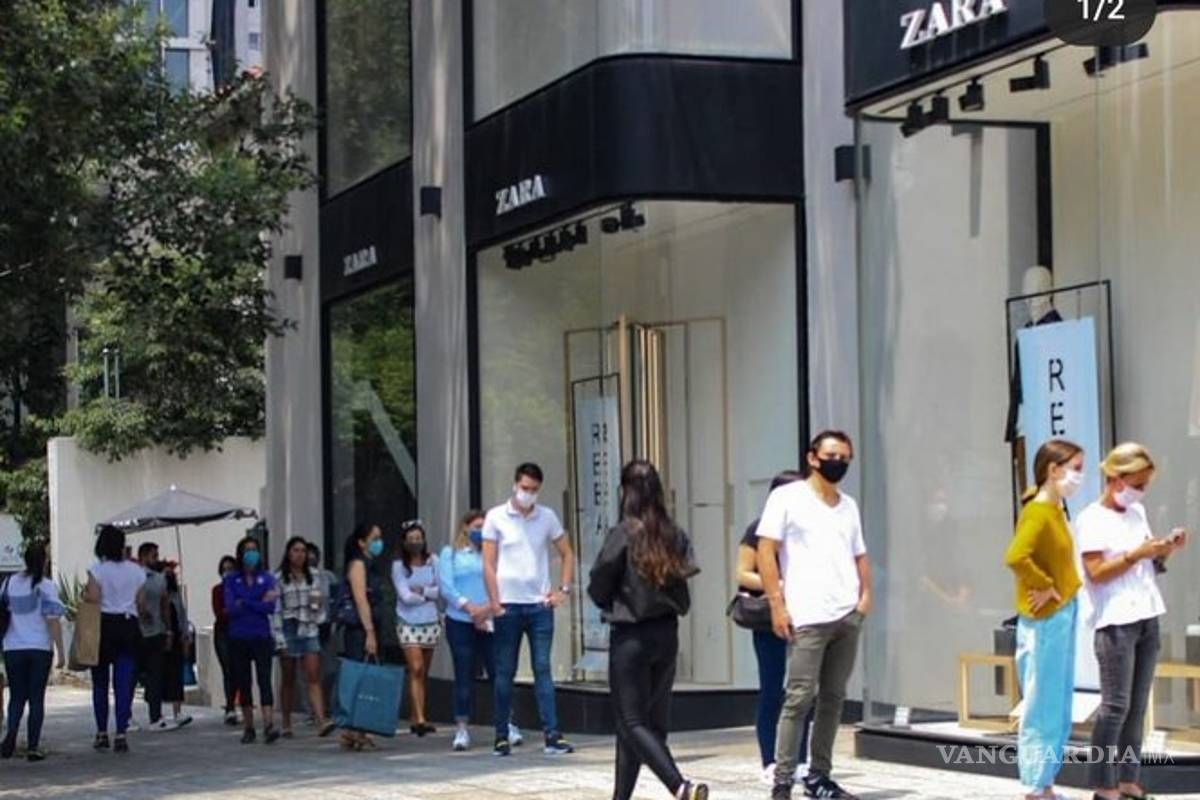 Critican enormes filas para comprar en tiendas Zara en México