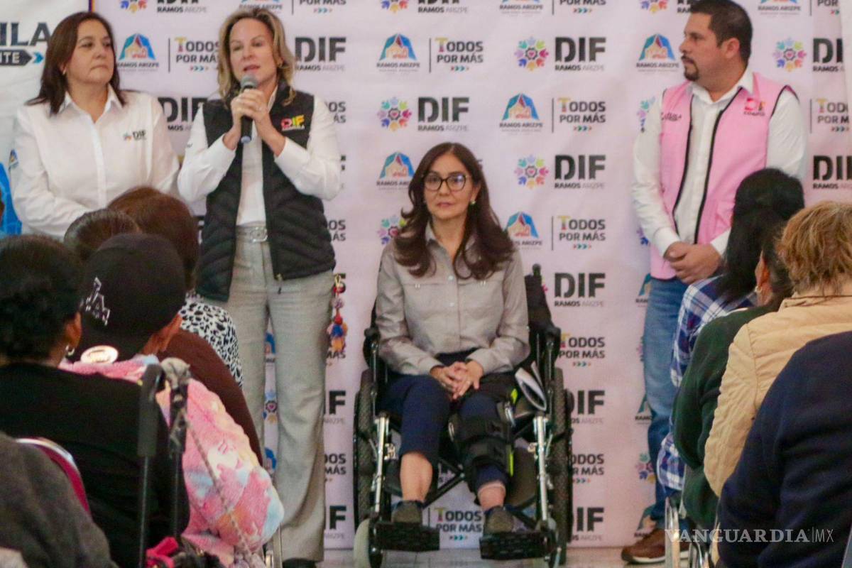 $!En el arranque de la campaña se entregaron 280 lentes pre graduados en beneficio de habitantes de distintos sectores.