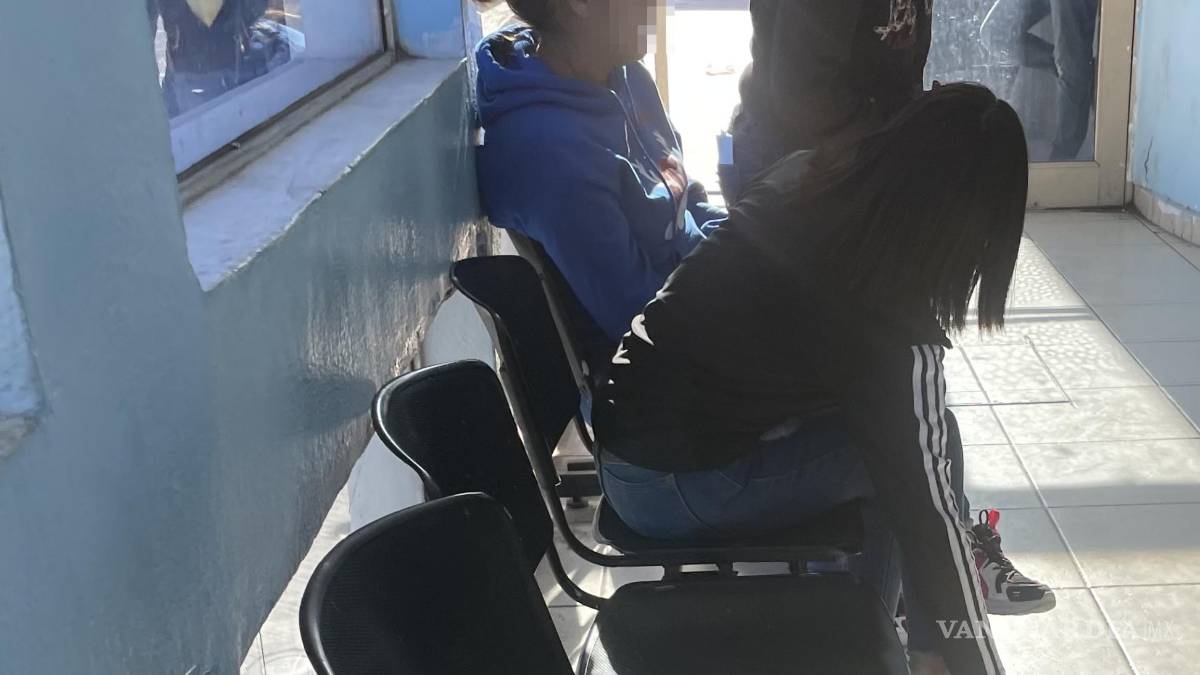 Comerciantes atacan a golpes a menor que se dirigía a la escuela en Saltillo