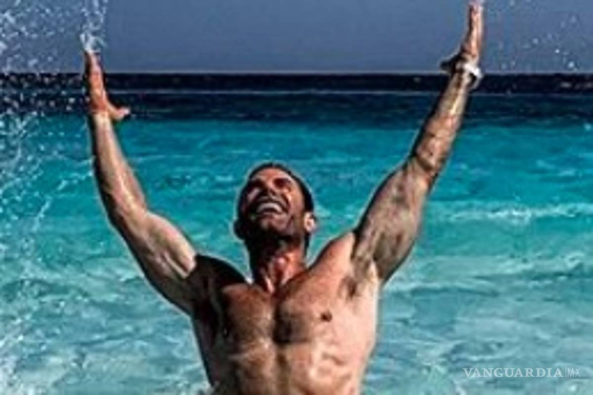 Y Sebastián Rulli subió de tono la red con sus fotos como Dios lo trajo al mundo