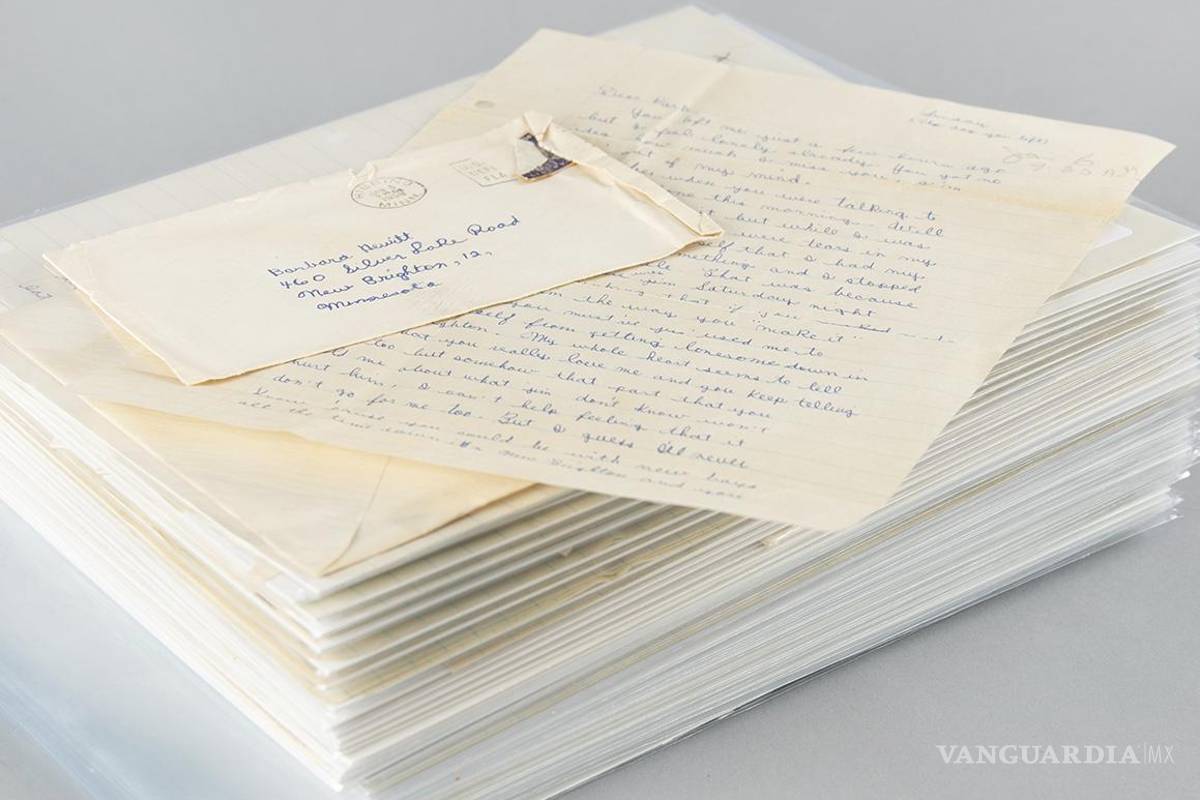 Subastan una colección de cartas de Bob Dylan por casi 670 mil dólares