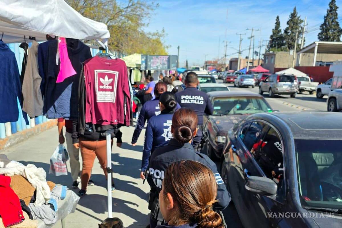$!Elementos de la Policía Municipal refuerzan la vigilancia en mercados y zonas comerciales como parte del plan integral de seguridad en Saltillo.