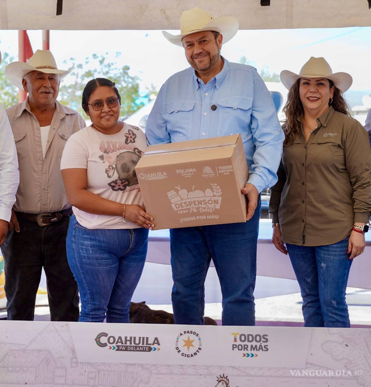 $!Autoridades municipales y estatales acompañaron la jornada, refrendando su compromiso con el campo.