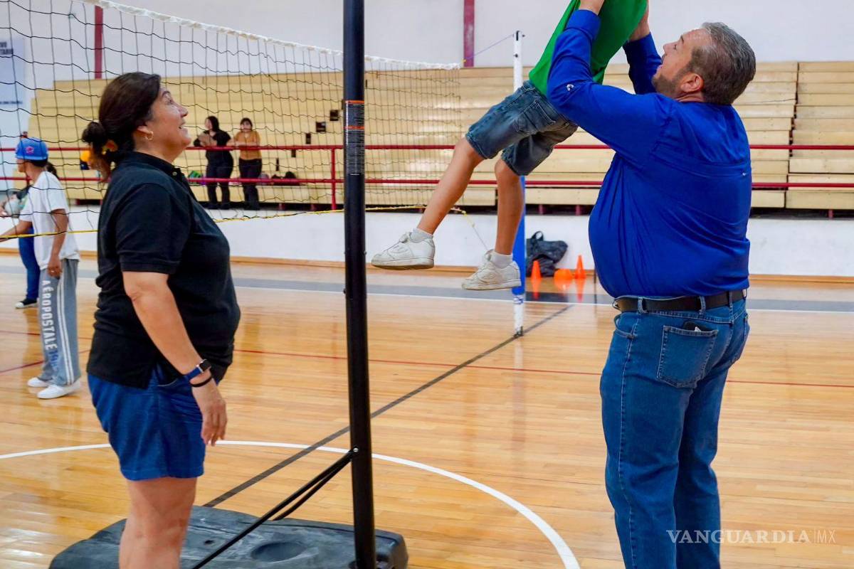 $!El alcalde Tomás Gutiérrez Merino convivió con los menores y destacó la importancia de promover espacios seguros y formativos durante las vacaciones.