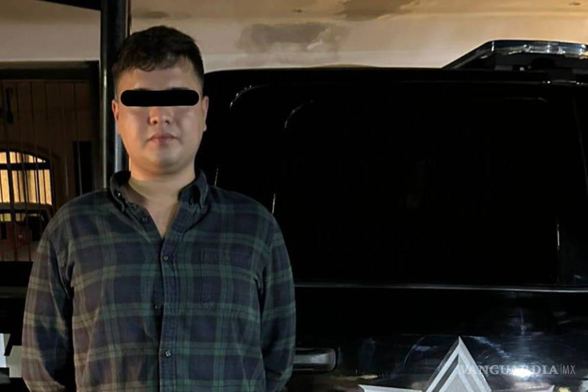 Cae por exhibicionista en Nuevo León; transitaba en vehículo robado