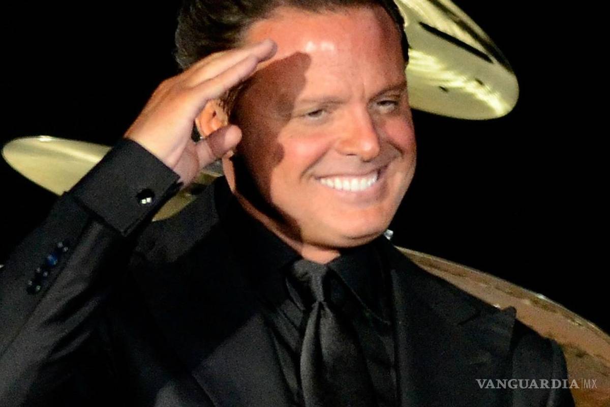 Luis Miguel detiene concierto para ayudar a fan con propuesta de matrimonio