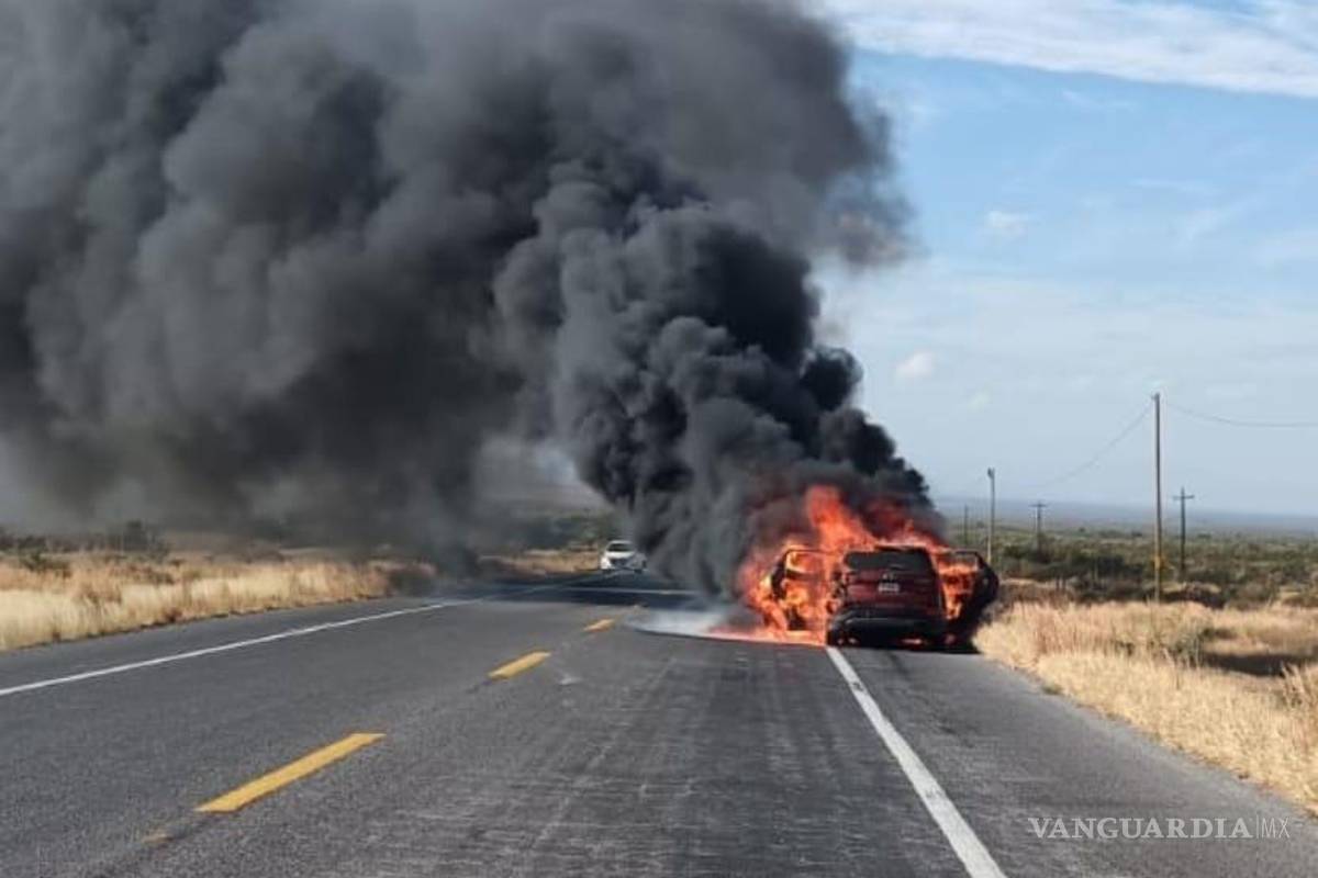 Pesadilla en la carretera: Sobreviven a incendio sobre la Saltillo-Monclova