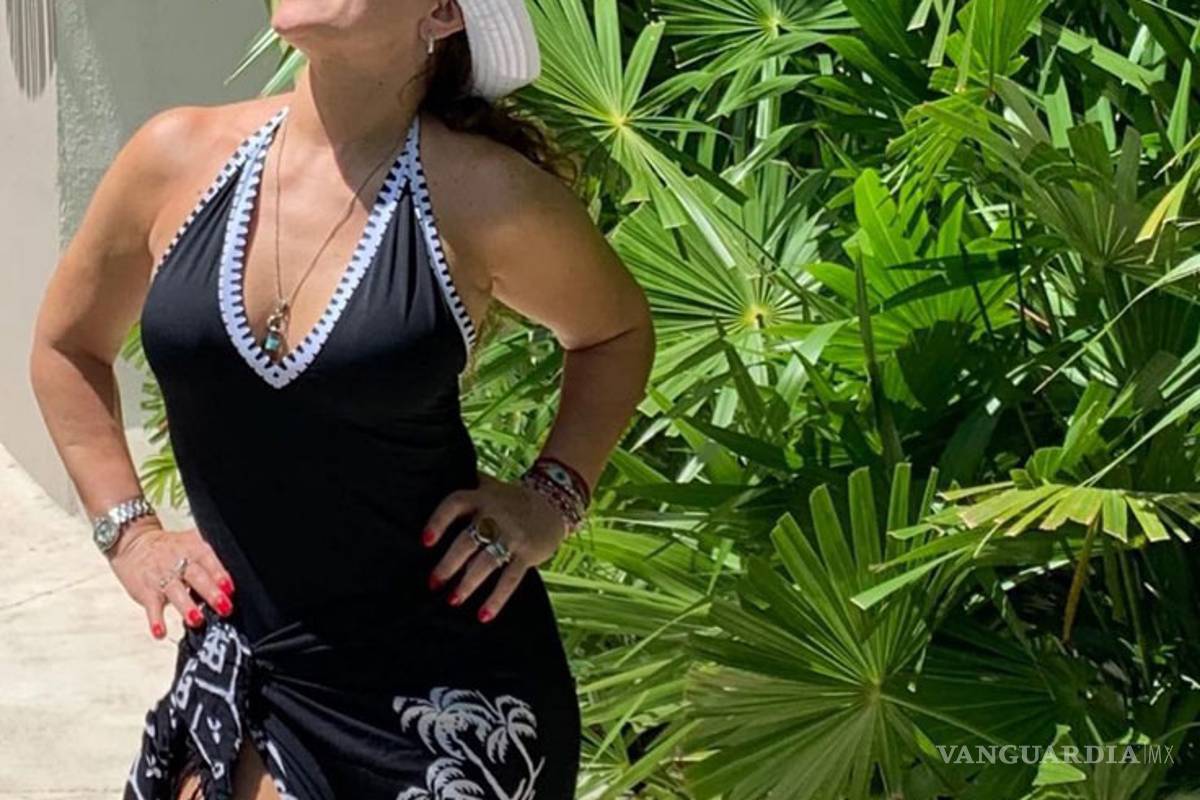 $!Tatiana se luce en traje de baño a los 50 años