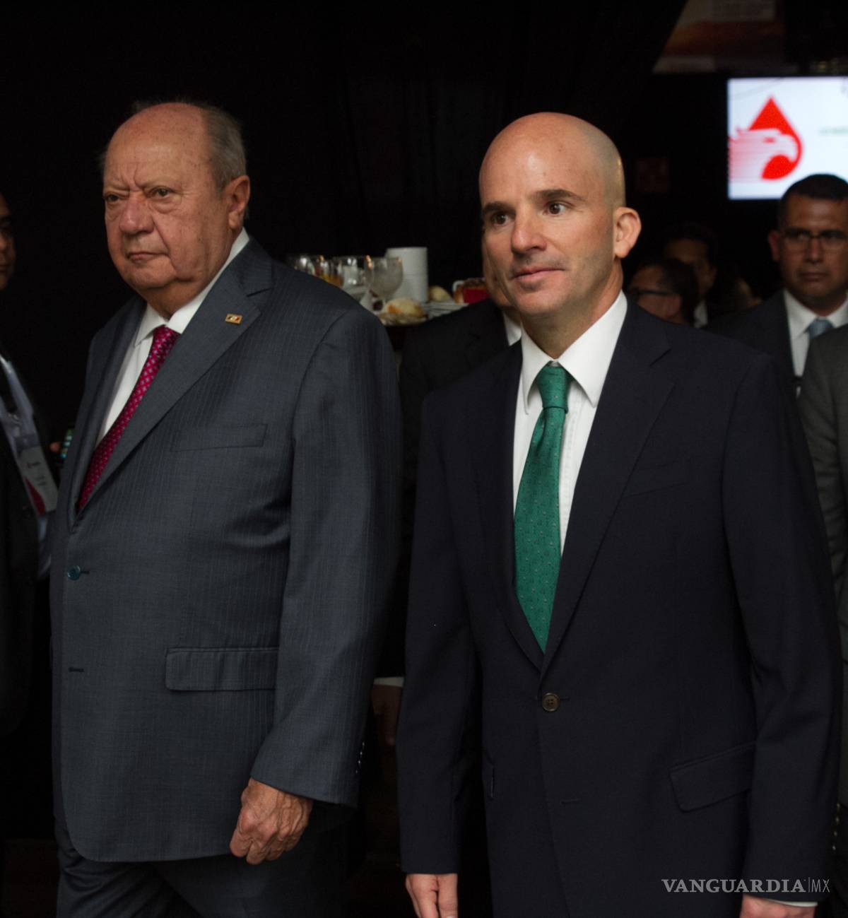 $!Entrega de ‘mega regalo’ a Romero Deschamps quedará en manos del gobierno de AMLO: Loret de Mola