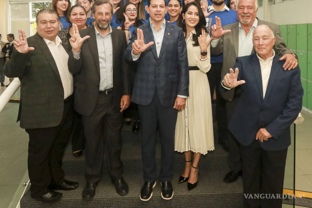 $!Autoridades universitarias y educativas acompañaron a los 60 jóvenes beneficiados con el programa “Lobos Internacionales”.