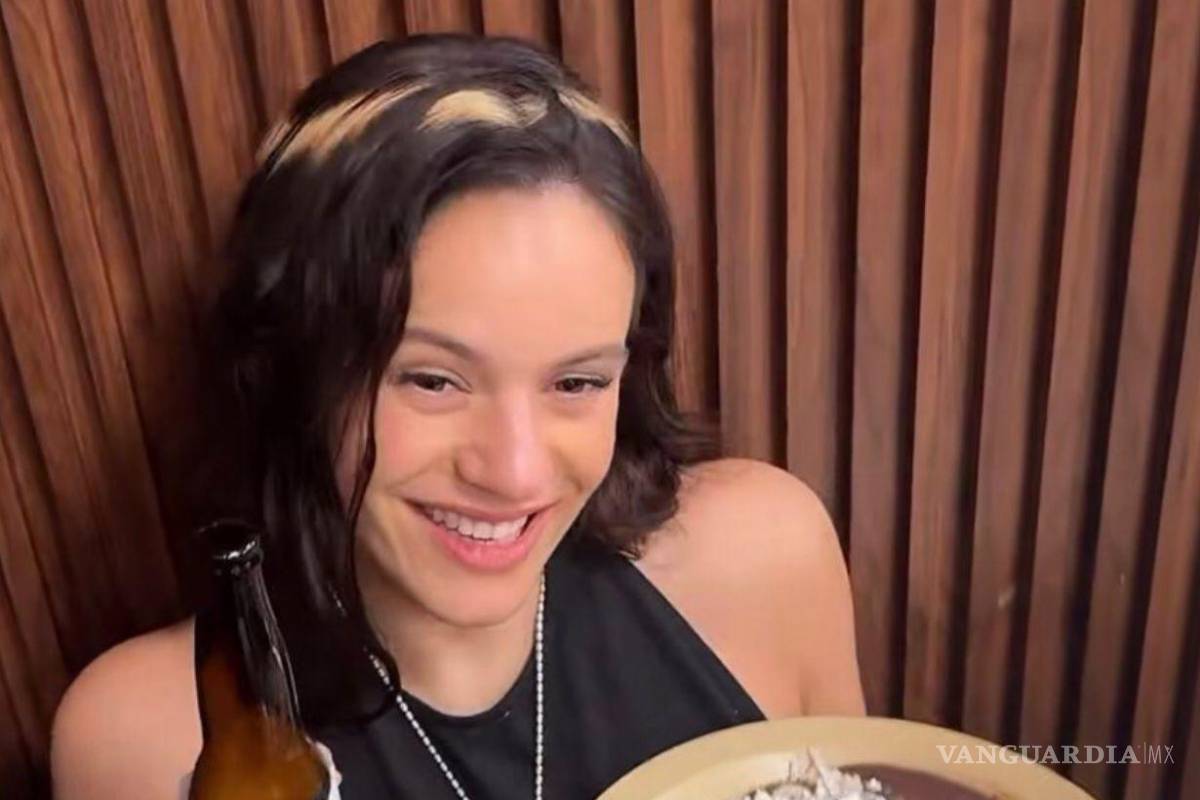 ¡Rosalía hermana, ya eres mexicana! Conquista el pozole a Rosalía durante visita a la Ciudad de México