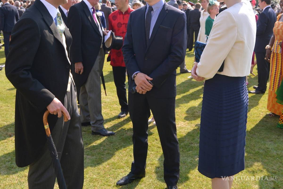 $!Cumberbatch recibe la medalla de Caballero de la Orden del Imperio Británico