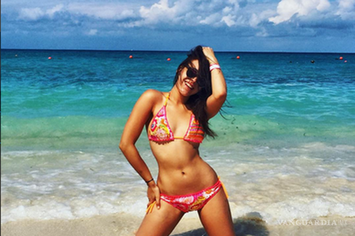 Danna Paola luce su figura en bikini