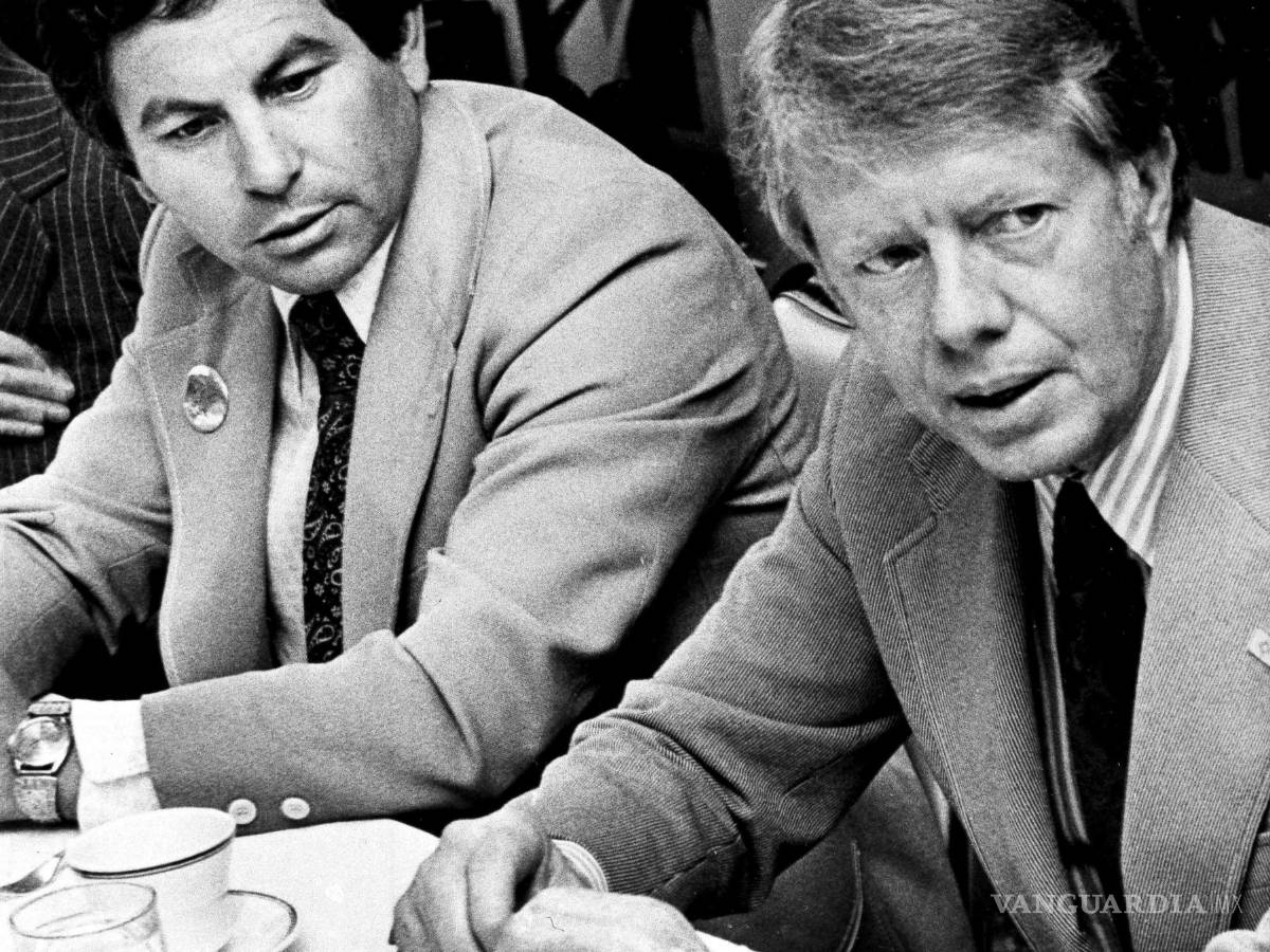 $!20/09/1974. El gobernador de Georgia, Jimmy Carter (d) visita Albuquerque, N.M., para impulsar la campaña del candidato demócrata a gobernador Jerry Apodaca.