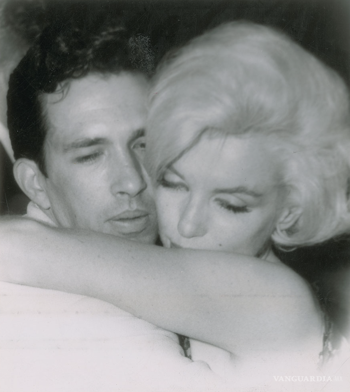 $!El romance dejó de ser un secreto íntimo cuando Monroe decidió presentarse junto a Bolaños en la ceremonia de los Golden Globe.