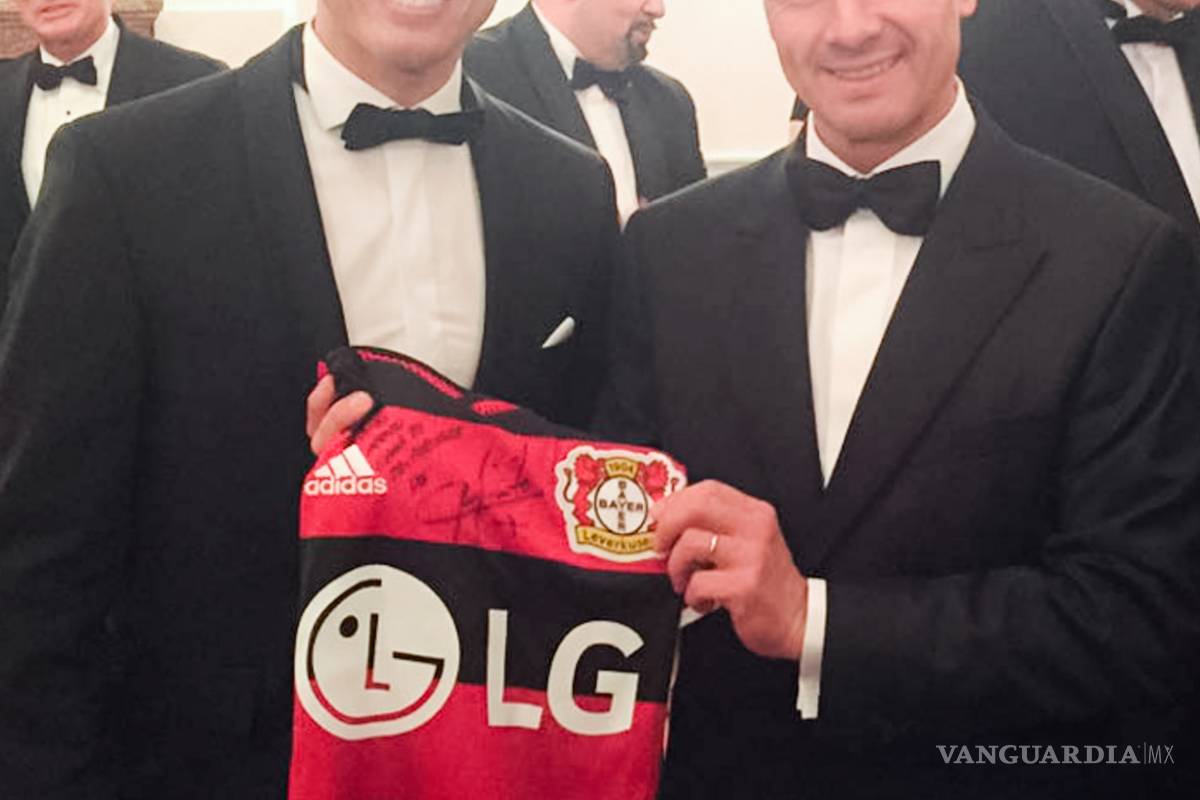 Peña Nieto destaca el talento del 'Chicharito' y de Elisa Carrillo