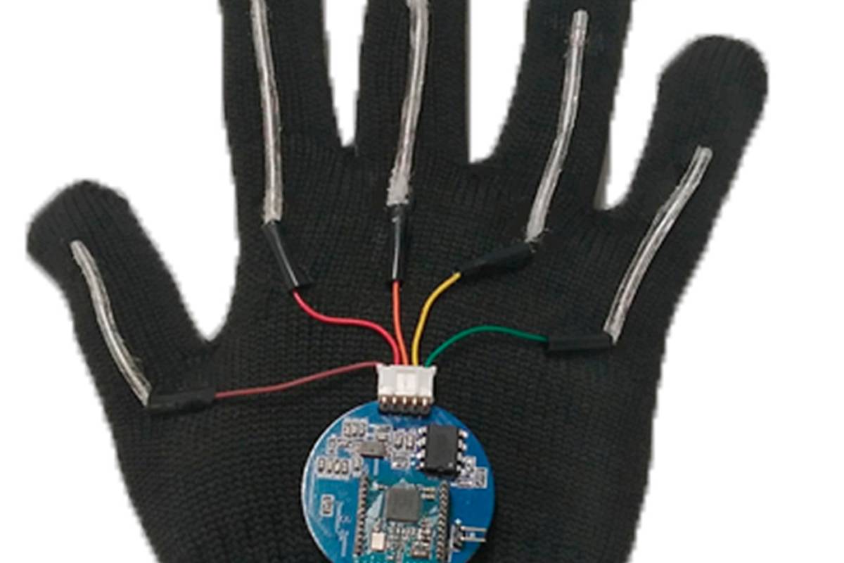 $!Con estos guantes las personas sordas podrán ponerle voz a su lenguaje de señas