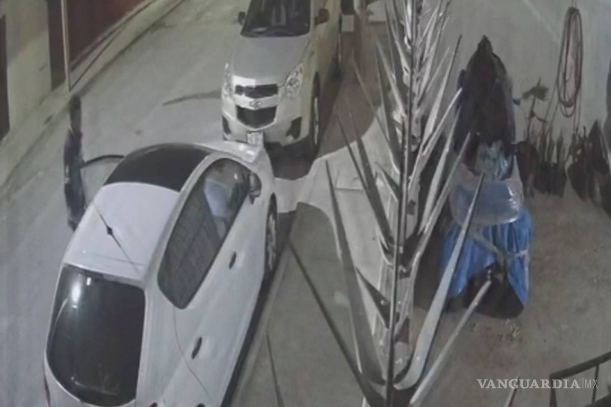 $!Roba auto y se le olvida su celular en colonia de Saltillo