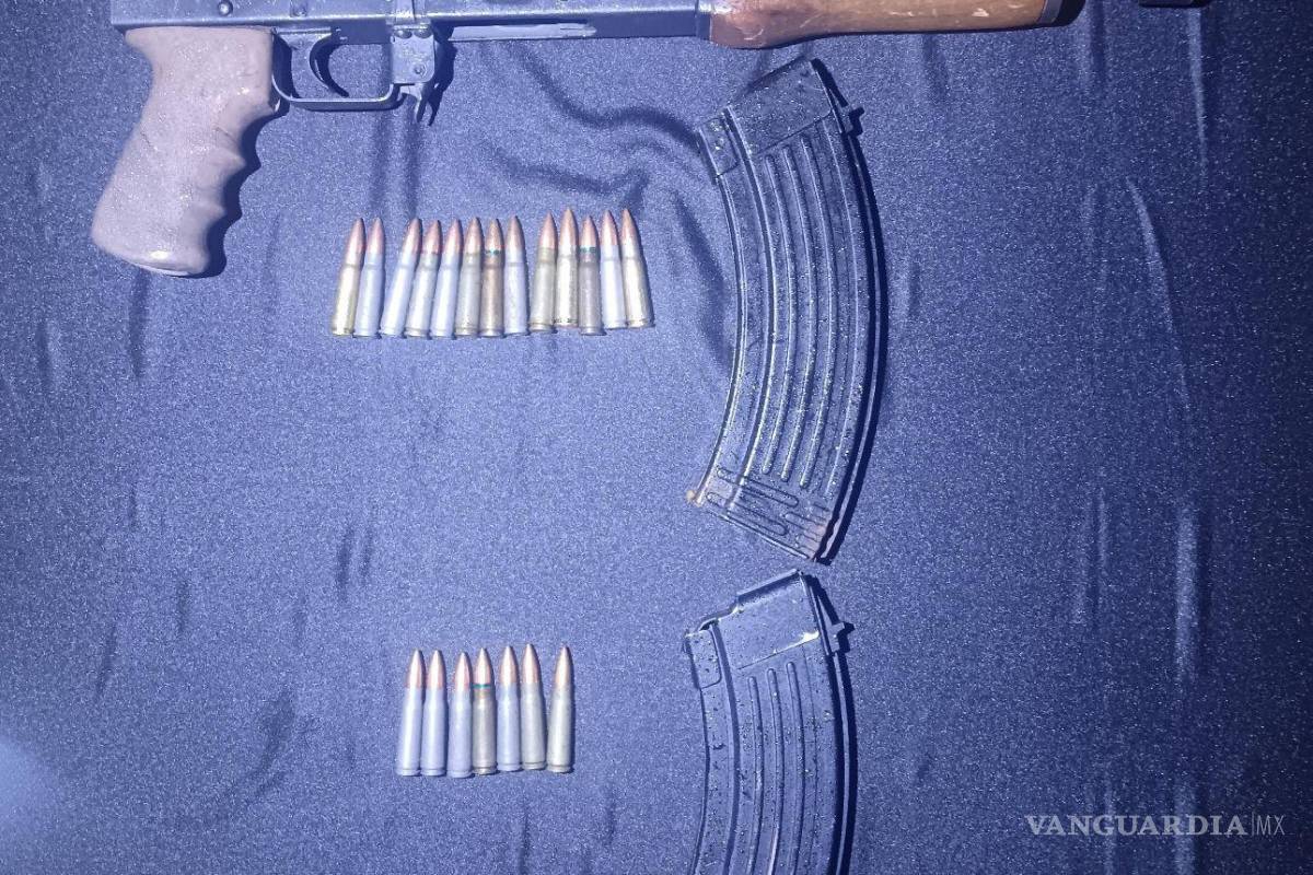 Interceptan a menor con un arma larga oculta con ¡una cobija!, en Nuevo León