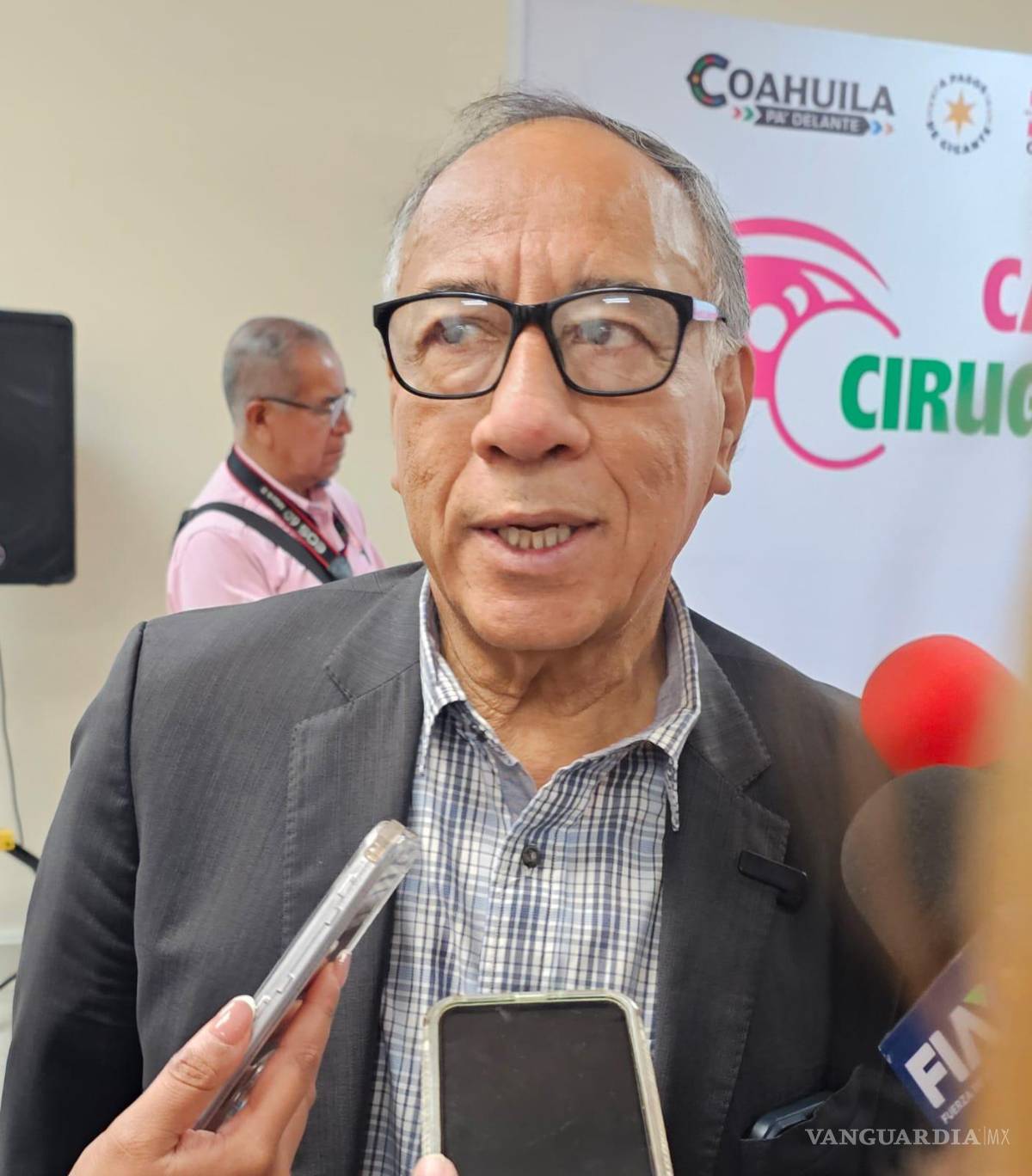 $!El doctor Salvador Chavarría habló de la situación de contagios en la Laguna.