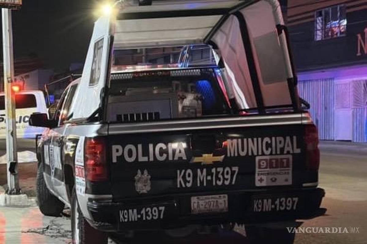 Iba ‘en el cel’, poli municipal detenido tras atropellar y causar la muerte de un peatón en Saltillo