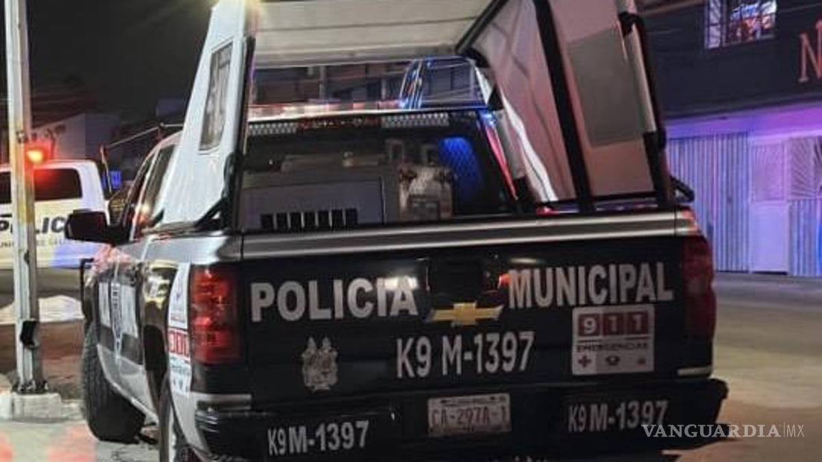 Iba ‘en el cel’, poli municipal detenido tras atropellar y causar la muerte de un peatón en Saltillo