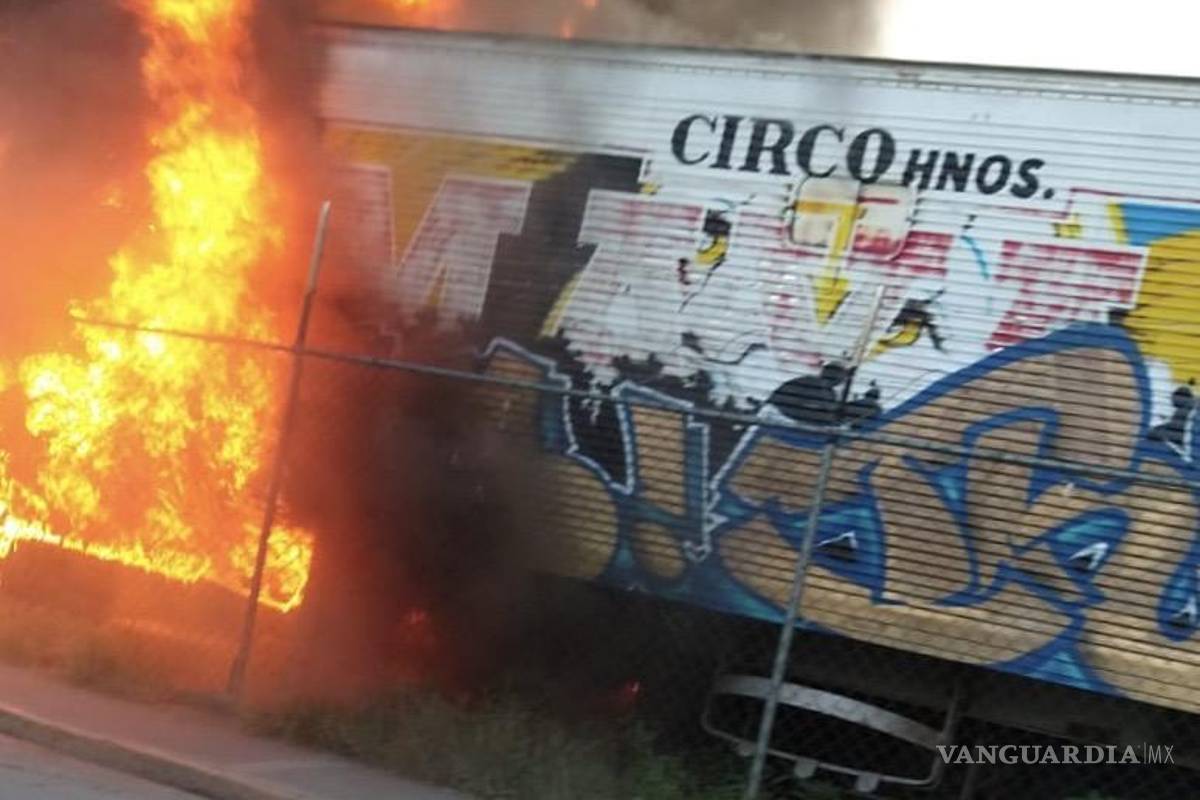 Incendio consume caja de tráiler en la Vista Hermosa, en Saltillo