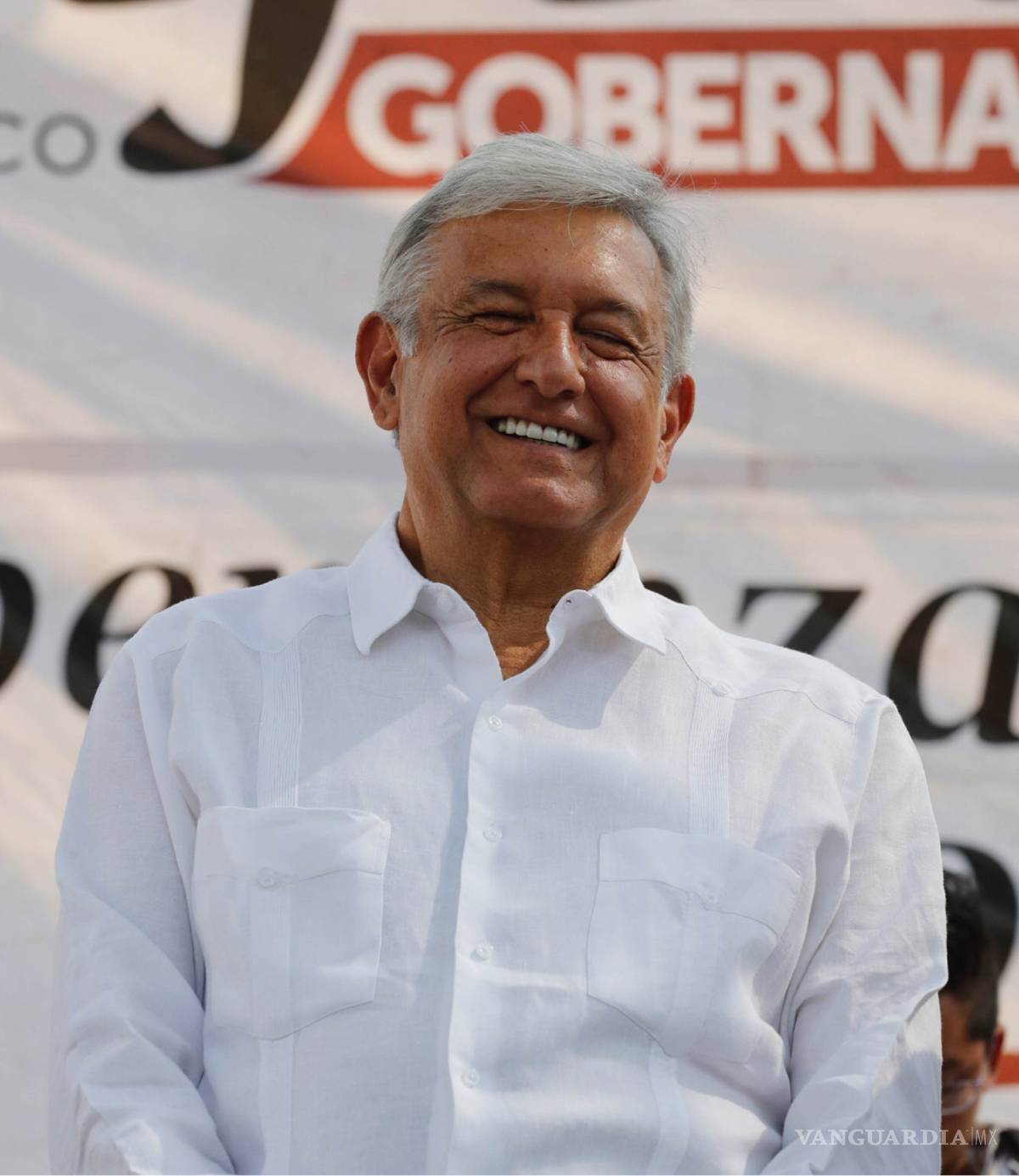 $!AMLO y José Cárdenas se dan ‘agarrón’ tras ‘huevazo’