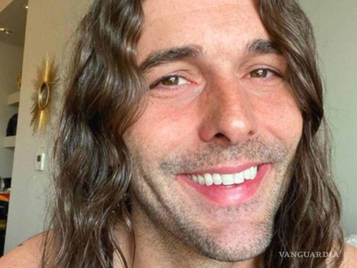 $!Coronavirus: Por cuarentena famosos cortan y tiñen su propio cabello por falta de peluqueros