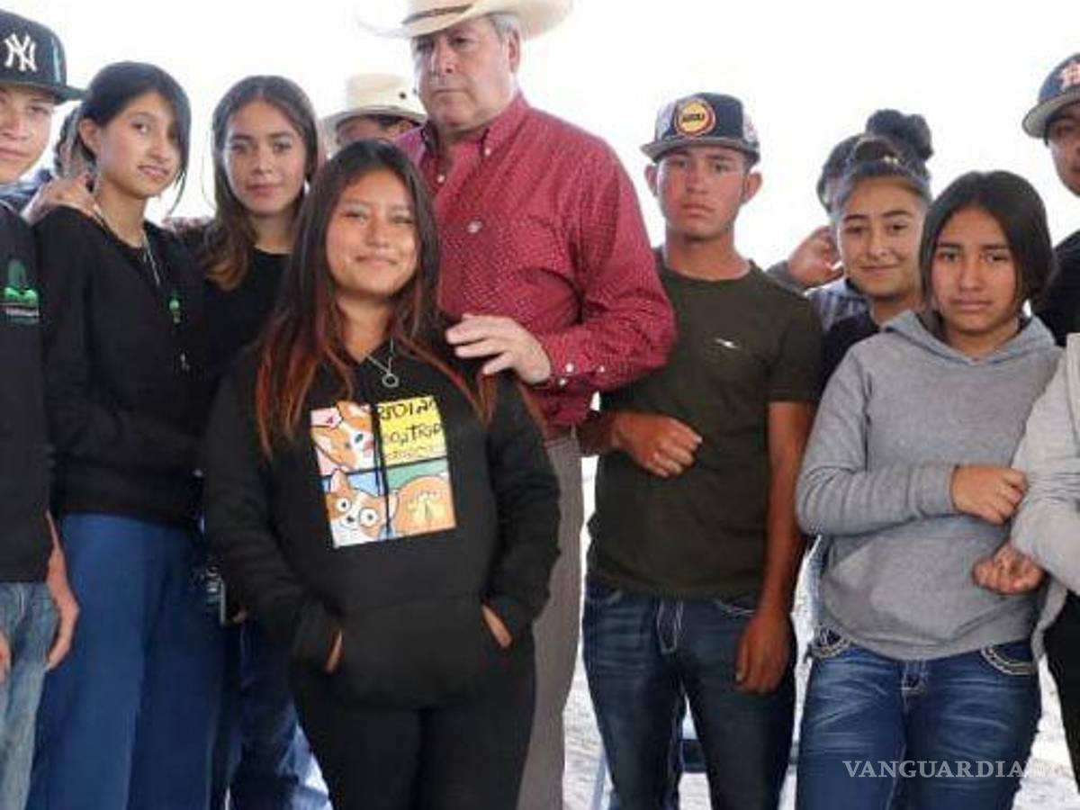 $!Estudiantes de diferentes niveles educativos recibieron paquetes de útiles escolares y material educativo en una muestra de apoyo a la educación en la comunidad.