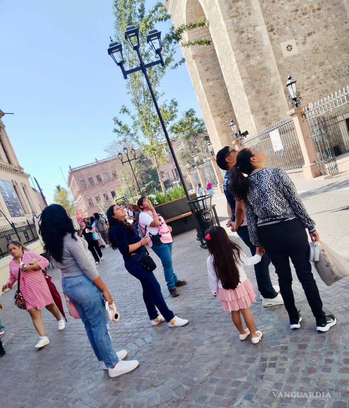 $!Saltillo recibe con los brazos abiertos a sus turistas.