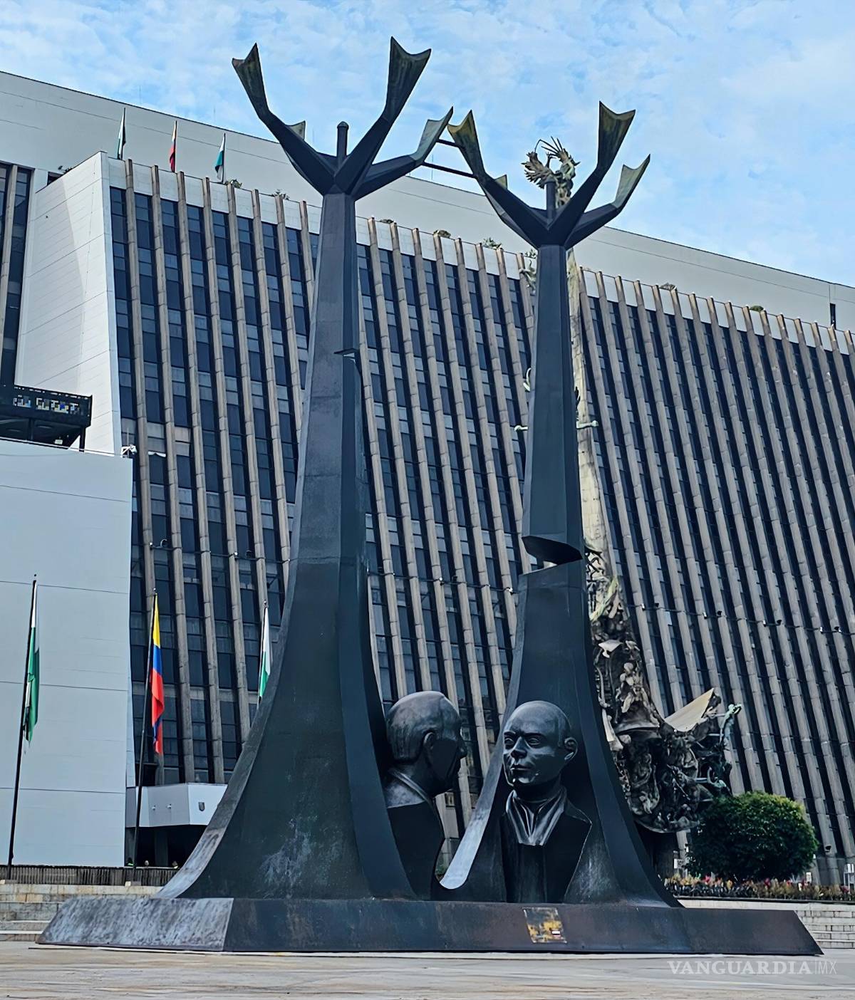 $!“Homenaje a los doctores Guillermo Gaviria y Gilberto Echeverri”, de Salvador Arango.