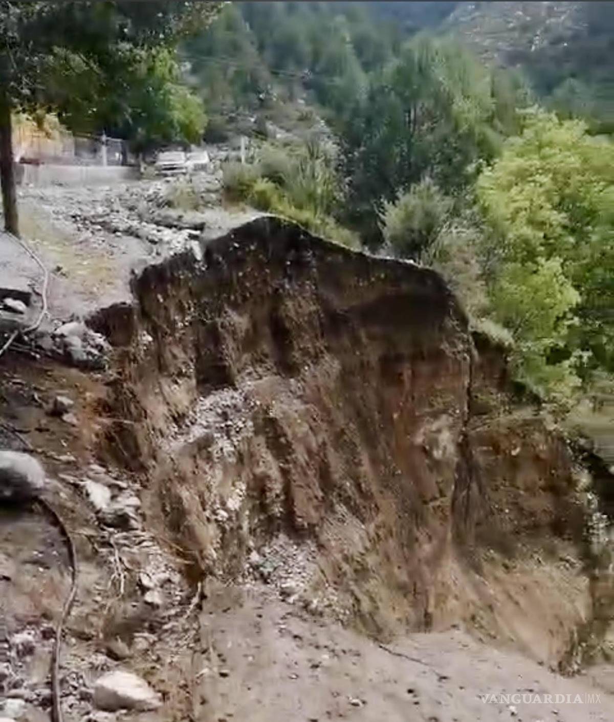 $!El equipo de Detona se trasladó desde el segundo día de la tormenta “Alberto” a la sierra de Santiago para atestiguar la situación de los damnificados.