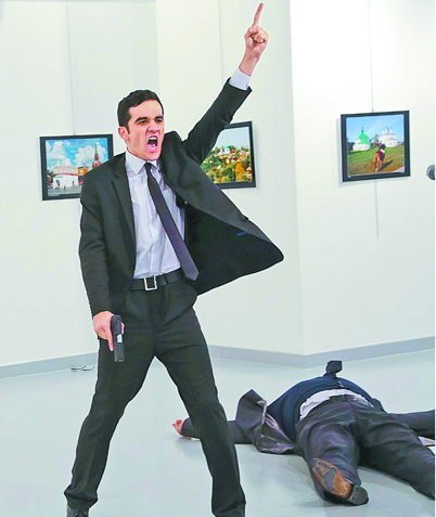 Califican como arte el asesinato del embajador ruso