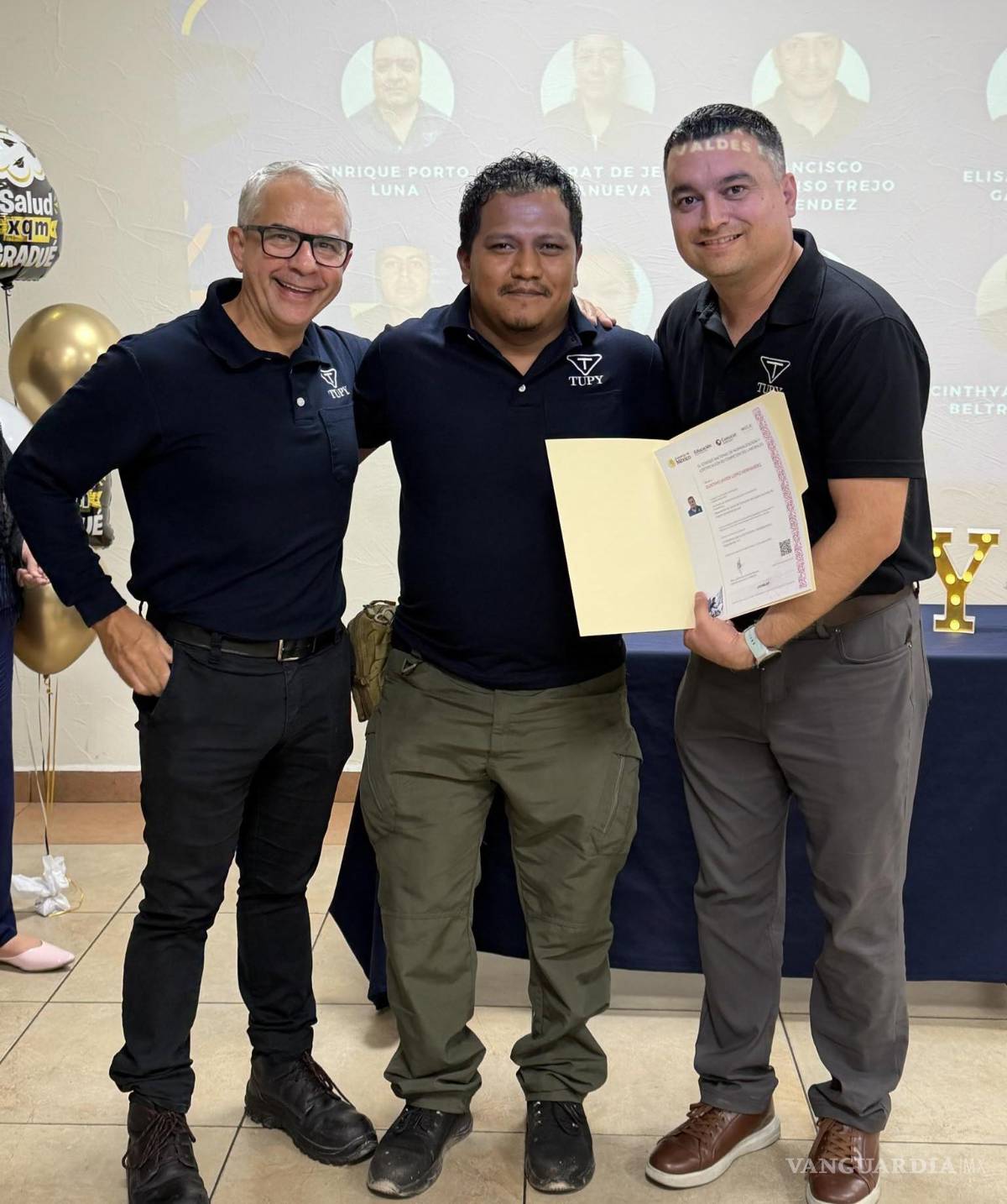 $!Emanuel Cerda Martínez, gerente de Recursos Humanos, reconoce el compromiso y crecimiento de los nuevos instructores.