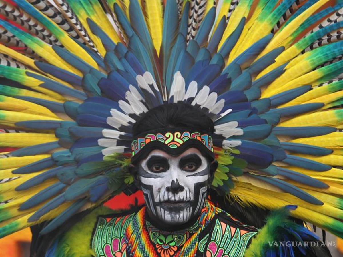 $!Los muertos toman calles de la Ciudad de México en un macrodesfile (fotos)