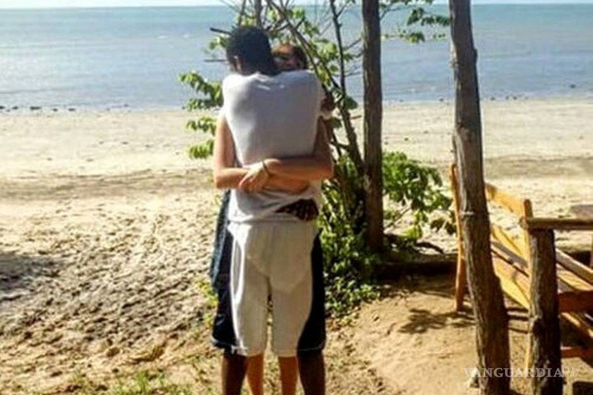 El abrazo que conmocionó las redes sociales