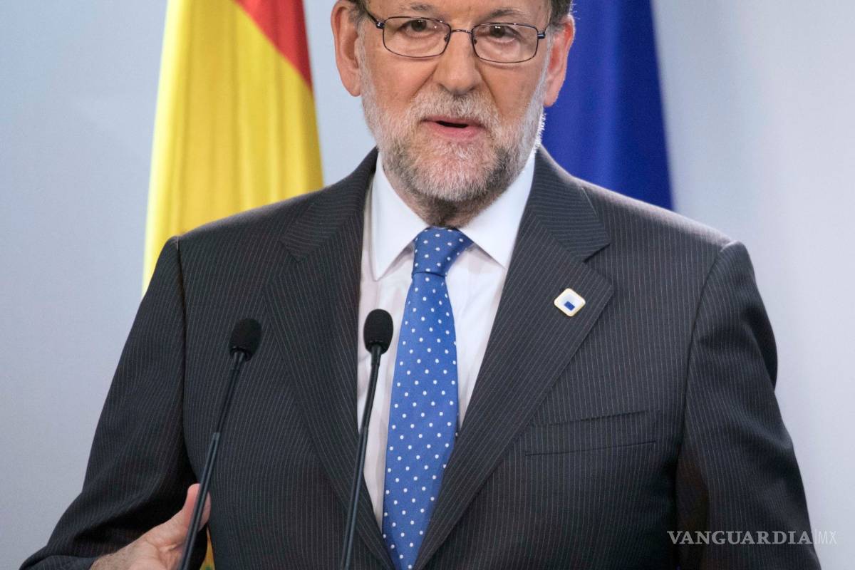 Después de 300 días, España tiene Gobierno; Socialistas facilitan a Rajoy