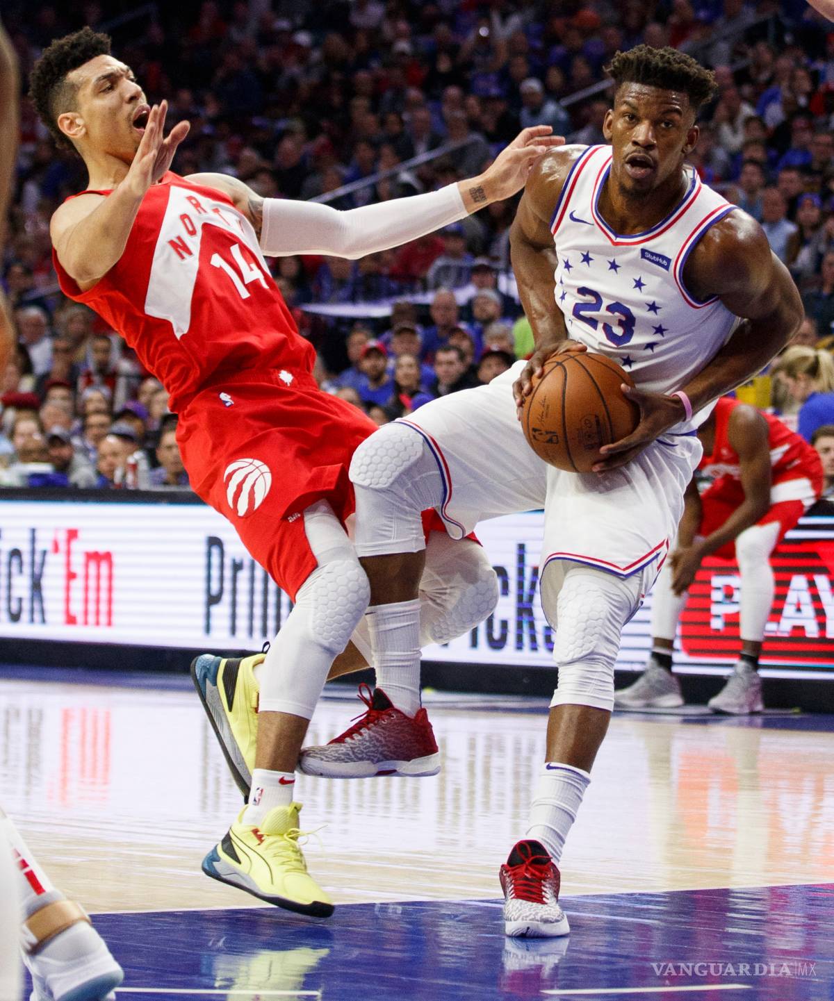 $!Leonard finaliza la obra y tiene a los Raptors en la pelea por las Finales ante los Sixers