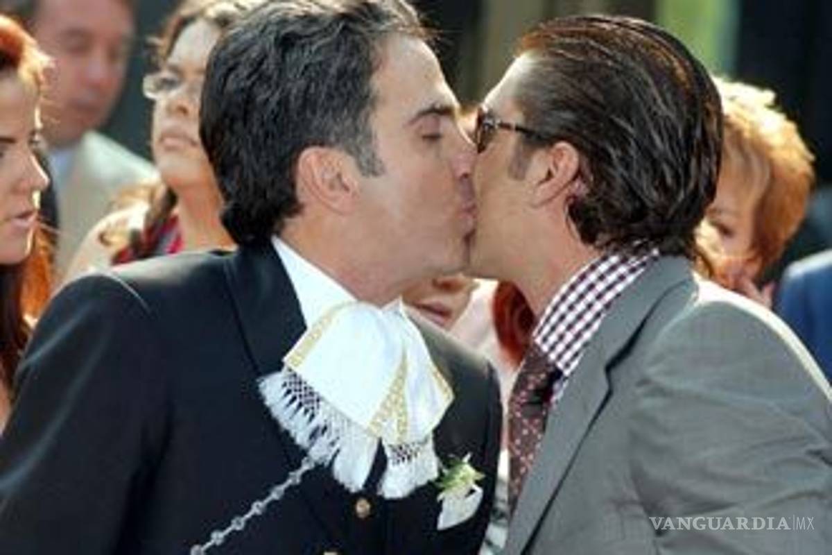 $!Vicente Fernández Jr. reta a que le manden pruebas de que Alejandro Fernández es gay