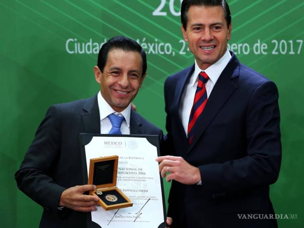 $!Mexicano monta al caballo más rico del mundo, California Chrome