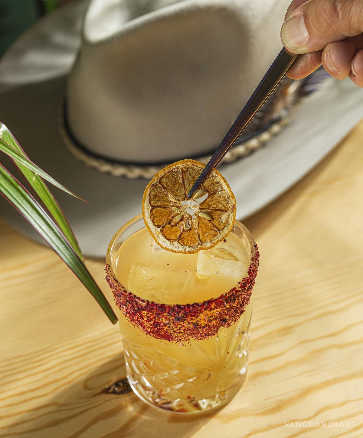 $!Los cocteles de autor son elaborados con frutas tropicales, hierbas frescas y destilados regionales. FOTO: CORTESÍA