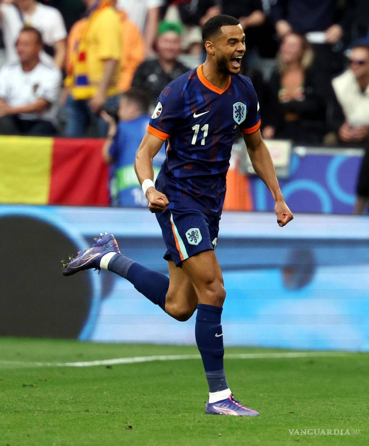 $!Munich (Germany), 02/07/2024.- Cody Gakpo of the Netherlands celebrates scoring the 1-0 during the UEFA EURO 2024 Round of 16 soccer match between Romania and Netherlands, in Munich, Germany, 02 July 2024. (Alemania, Países Bajos; Holanda, Rumanía) EFE/EPA/FRIEDEMANN VOGEL