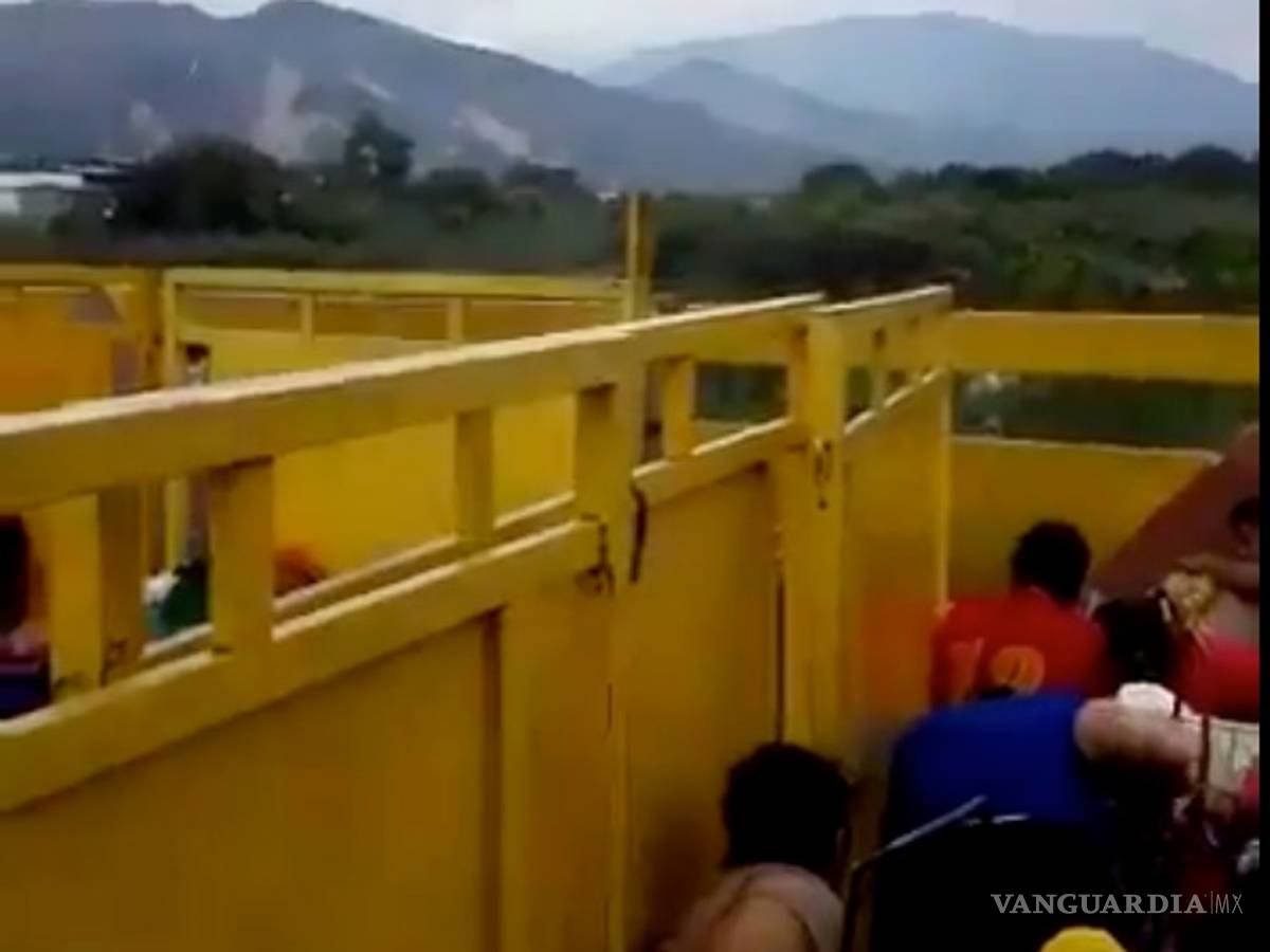 $!Civiles atrapados en puente Simón Bolívar por tiroteo en frontera de Venezuela (VIDEO)