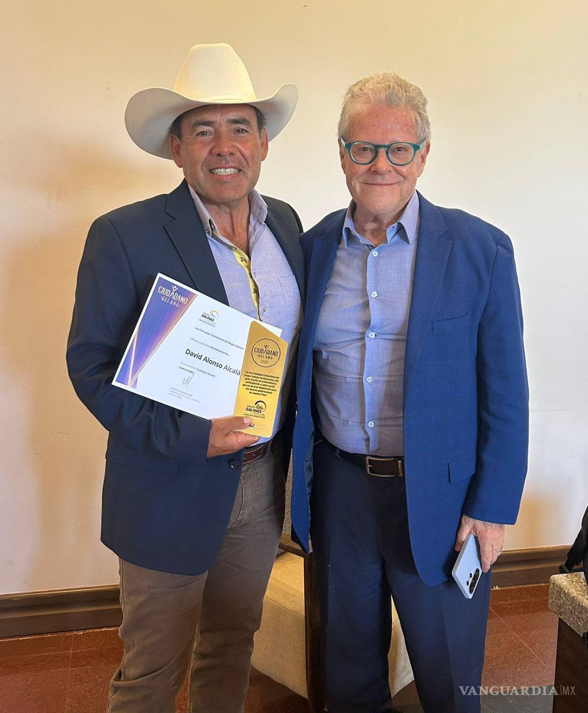 $!David Alonso con el periodista Jorge Sarmiento.