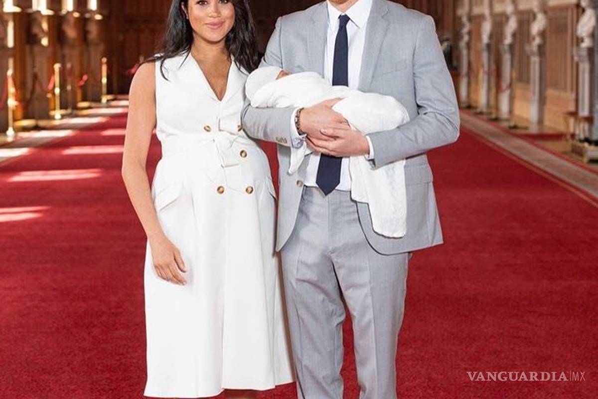 Meghan Markle y el Príncipe Harry presentan a su bebé por primera vez